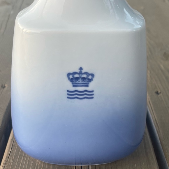 Royal Copenhagen Egeskov Castle Decanter Vase Made in Denmark - Picture 7 of 12